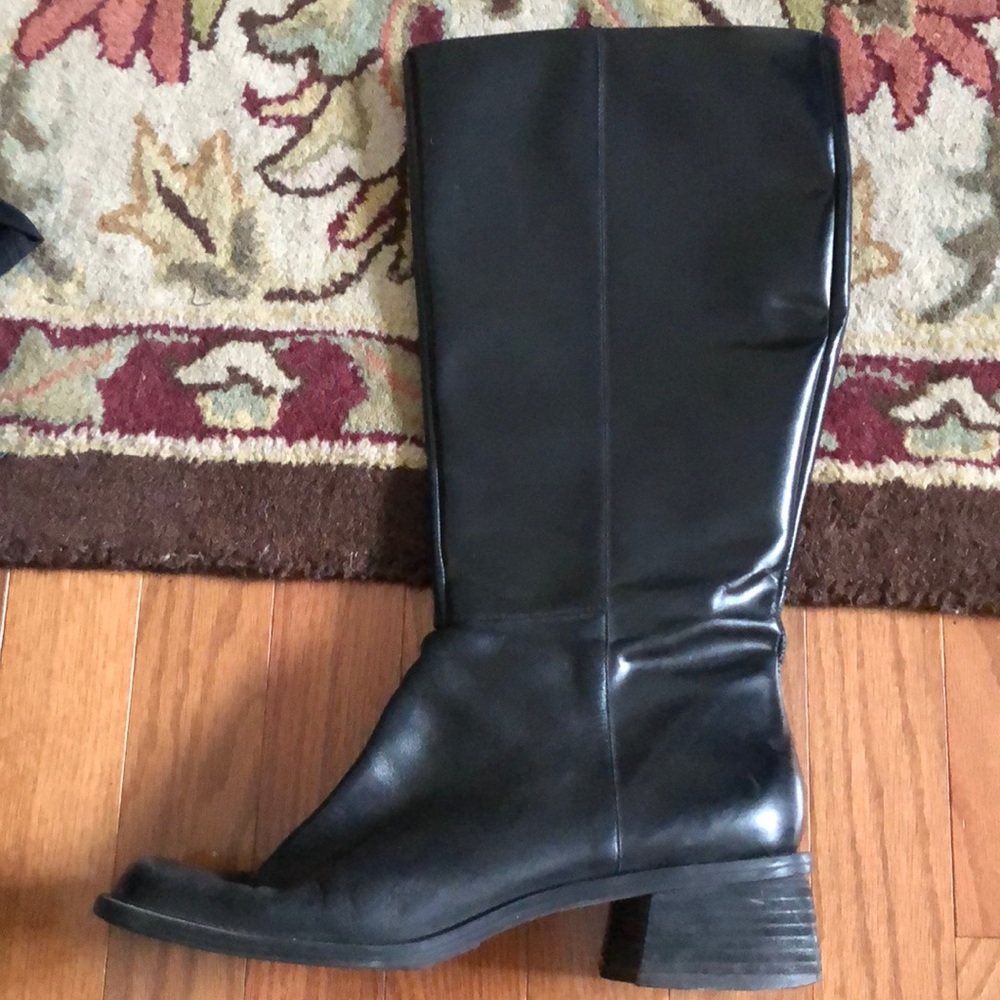 Black tall boots squared ends